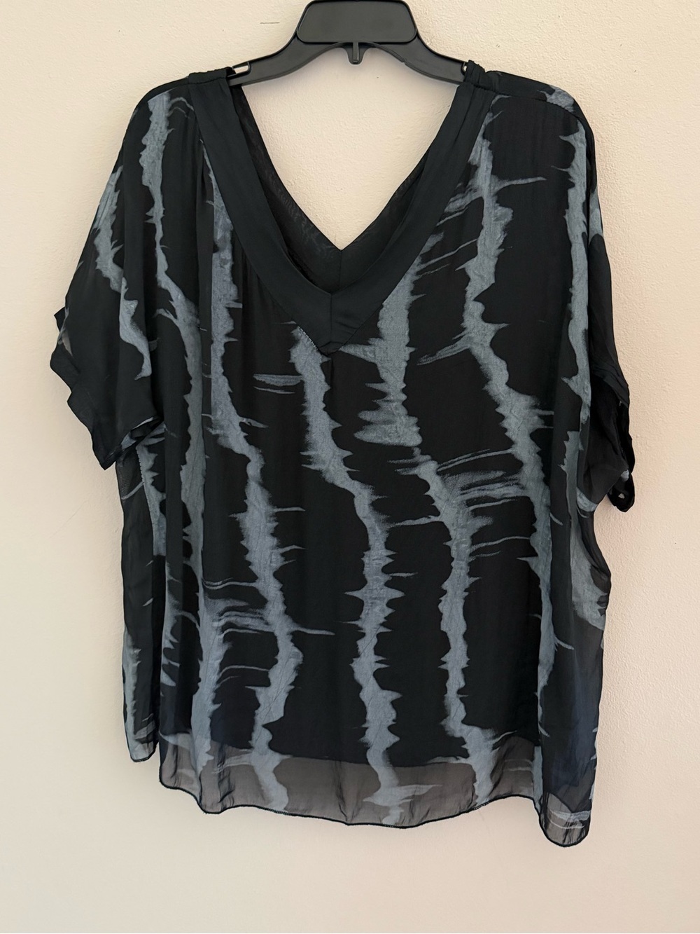 Tempo Paris Silk Black Gray Flowy Tunic Sz S/M Tie Dye Boho Top
